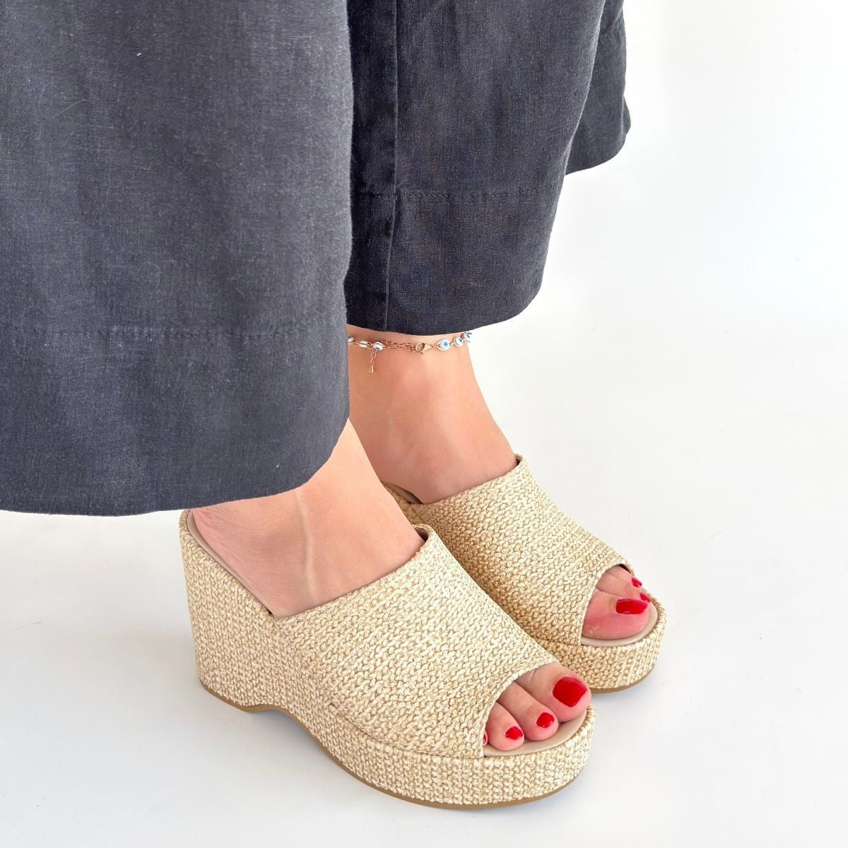 Tlay Bej Hasır Dokumalı Dolgu Topuk Terlik