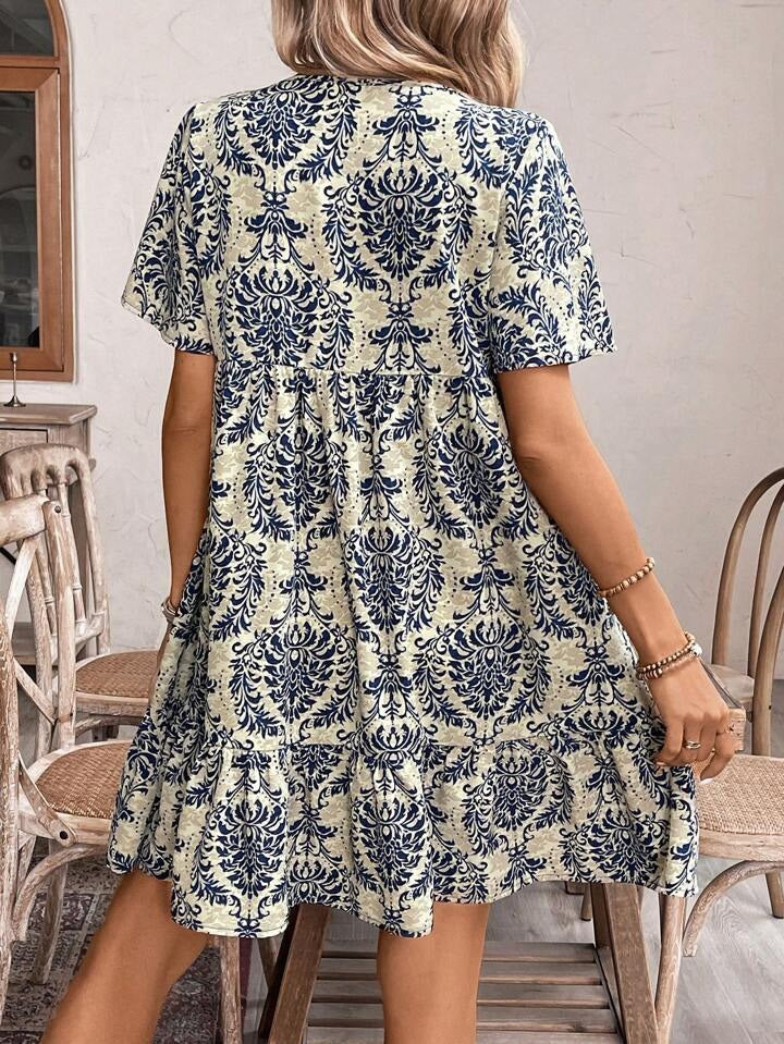 Kadın Kısa Kollu Yakadan Bağcıklı Desenli Fırfırlı Süprem Elbise