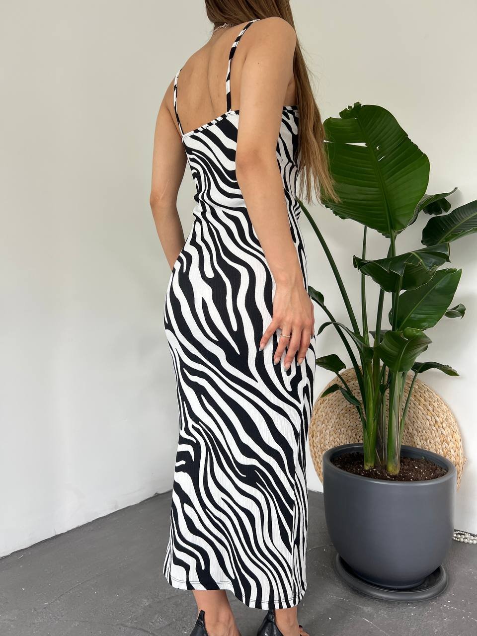Kadın Zebra Baskılı Omuz Askılı Sırt Dekolteli Yırtmaç Detay Elbise
