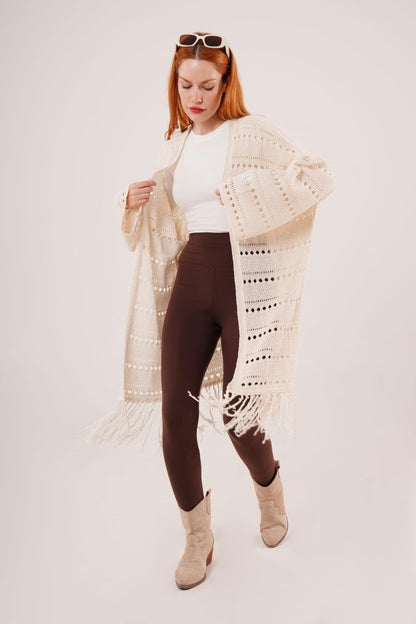 Delikli Geçişli Püskül Detay Uzun Triko Krem Hırka