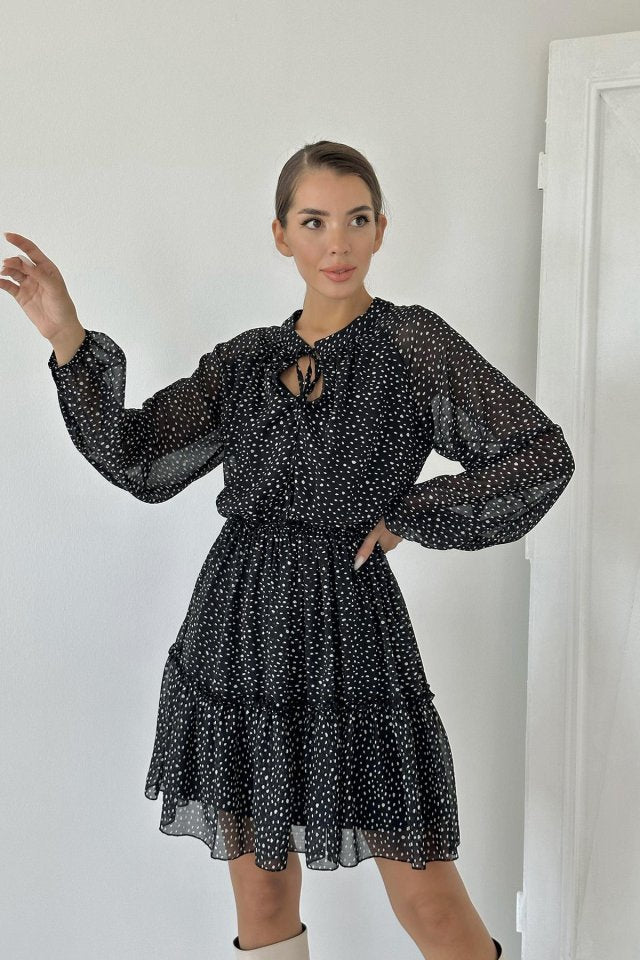 Siyah Eteği Katlı Puantiyeli Elbise