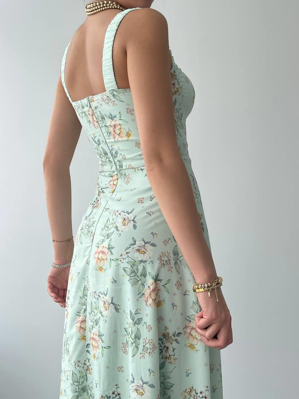 Anjelik Yırtmaç Detaylı Elbise