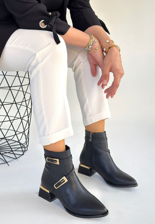 İnay Siyah Cilt Topuklu Bot